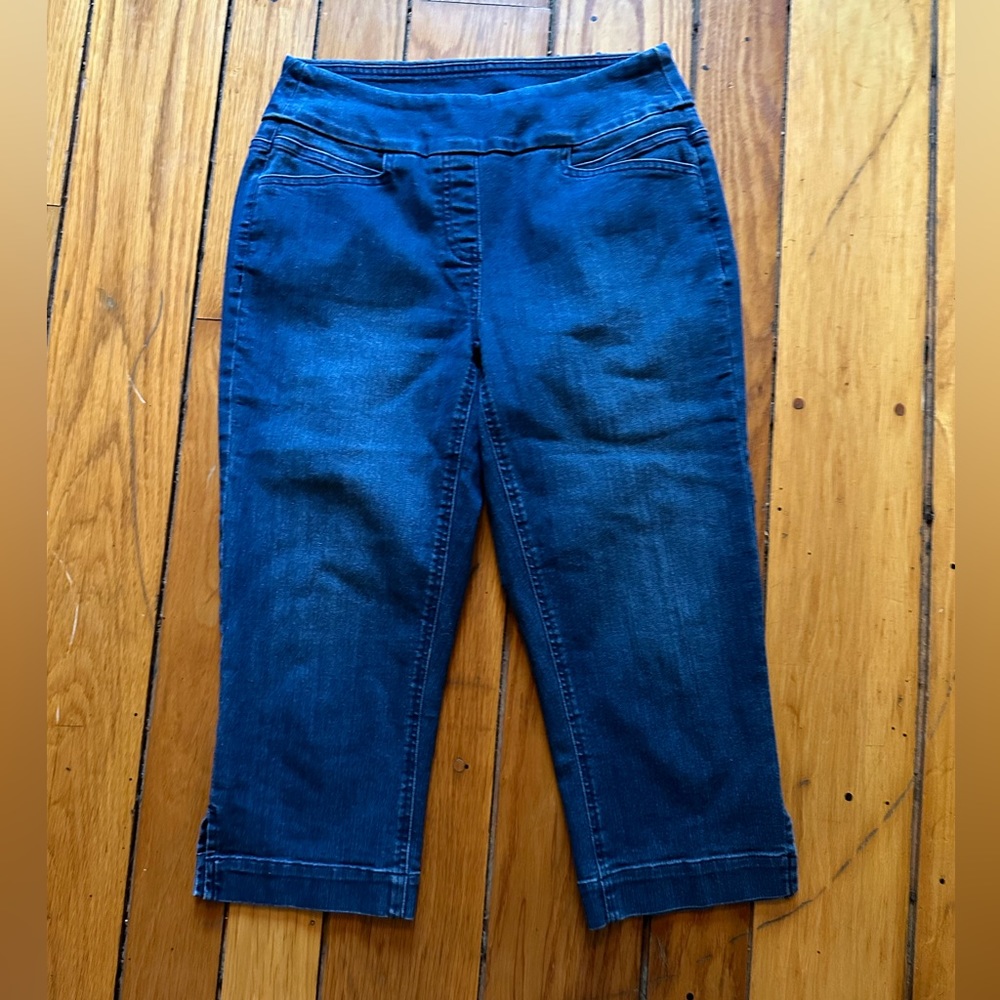 Blue jeans capri pants
